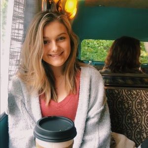 Meet your Posher, Olivia